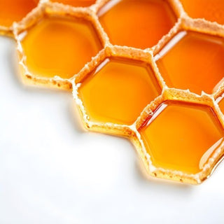 Canadian Unpasteurized Honey: What It Is, Why It Matters, and What the Research Shows